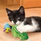 KONG Flingaroo CATerpillar - szeleszcząca zabawka dla kota, wielomateriałowa gąsienica z liściem, z kocimiętką