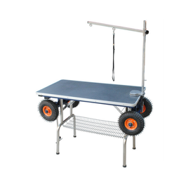 Grooming table with wheels clearance